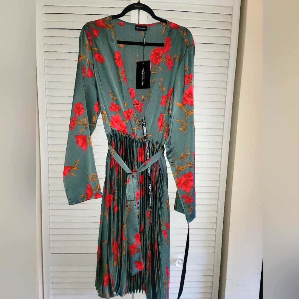 PrettyLittleThing Emerald Green Floral Dress